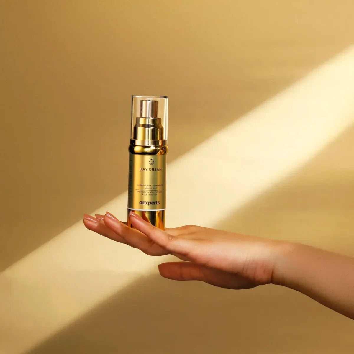 d'experts Day Cream With Hyaluronic Acid, Coenzyme Q10 & Maslinic Acid for Reduces Dark Spots & Pigmentation, Helps in Sun Protection, Skin Radiance & Nourishment for All Skin Types 30g